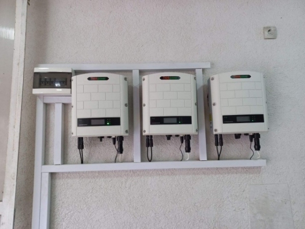Install 3 KW Solar Single Phase On Grid Inverter In Vietnam